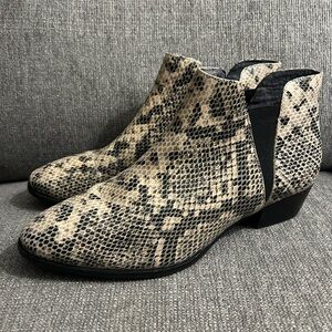 Seychelles Chaparral leather snake print ankle bootie size 8.5
